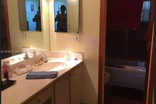 655 W Park Dr, Miami, FL 33172 - Photo 8