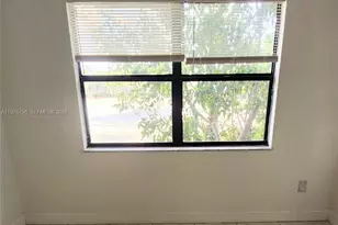 902 NE 209th St, Miami, FL 33179 - Photo 12