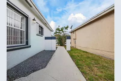 336 S Ketch Dr, Sunrise, FL 33326 - Photo 2