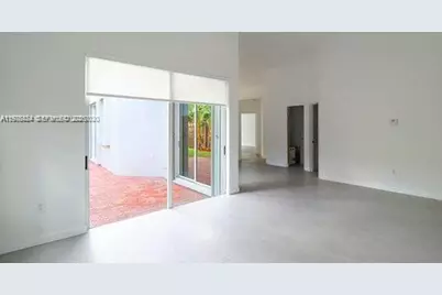 10889 NW 58th Ter, Doral, FL 33178 - Photo 14