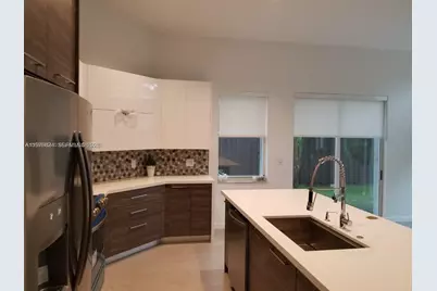 10889 NW 58th Ter, Doral, FL 33178 - Photo 6