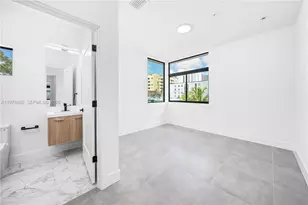 526 SW 2nd St, Miami, FL 33130 - Photo 18