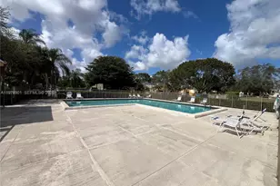 183 Lakeview Dr, Weston, FL 33326 - Photo 36