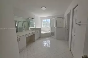 11525 NW 71st St, Doral, FL 33178 - Photo 12