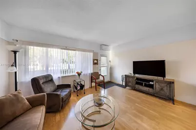 900 SW 10th Ter #8S, Hallandale Beach, FL 33009 - Photo 4