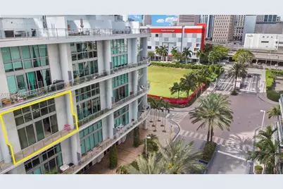 90 SW 3rd St #TH505, Miami, FL 33130 - Photo 2