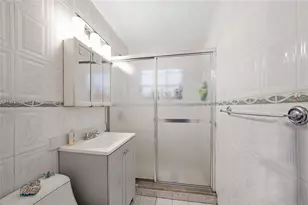 1385 NE 130th St, North Miami, FL 33161 - Photo 14