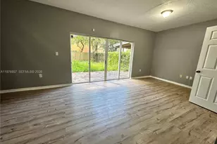 687 SW 10th St, Florida City, FL 33034 - Photo 4