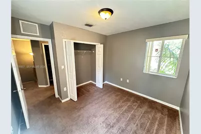687 SW 10th St, Florida City, FL 33034 - Photo 16