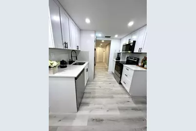 8530 Byron Ave #402, Miami Beach, FL 33141 - Photo 14