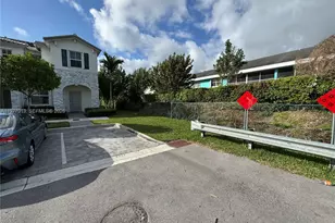 2604 SE 19th St, Homestead, FL 33035 - Photo 2