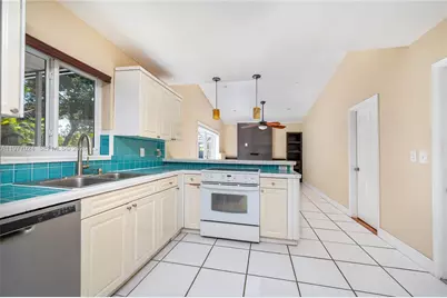 12930 SW 190th St, Miami, FL 33177 - Photo 10