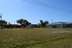 1312 NE 17th Ave, Cape Coral, FL 33909 - Photo 2