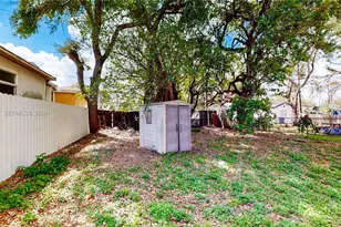 2760 NW 58th St, Miami, FL 33142 - Photo 28