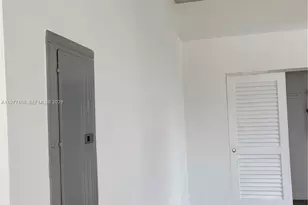 151 SE 1st St, Miami, FL 33131 - Photo 8