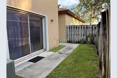 16134 Emerald Cove Rd #16134, Weston, FL 33331 - Photo 4