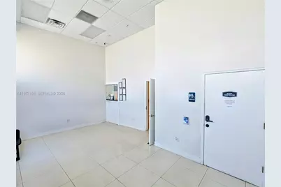 1100 W Oakland Park Blvd #3, Wilton Manors, FL 33311 - Photo 2