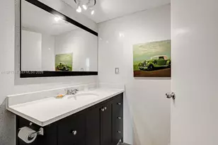 5700 Collins Ave, Miami Beach, FL 33140 - Photo 26