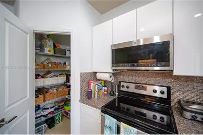 340 NE 194th Ln, Miami, FL 33179 - Photo 8