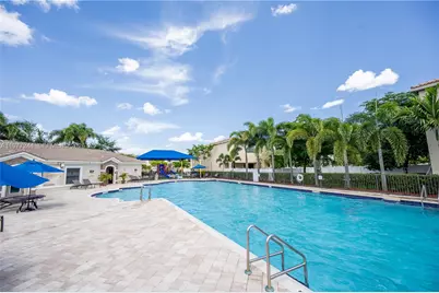 340 NE 194th Ln, Miami, FL 33179 - Photo 32