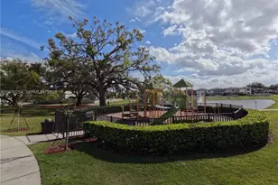 2647 E Lake Point Dr, Kissimmee, FL 34744 - Photo 38