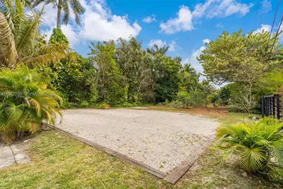 810 NE 149th St, Miami, FL 33161 - Photo 22