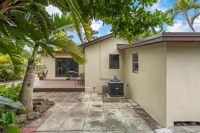 810 NE 149th St, Miami, FL 33161 - Photo 24