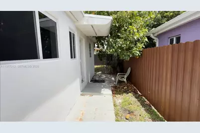 1557 NW 66th St, Miami, FL 33147 - Photo 20