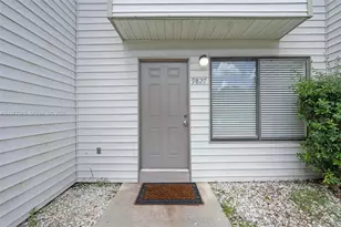 9827 NW 37th St, Sunrise, FL 33351 - Photo 2