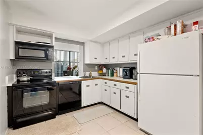 1000 Parkview Dr #222, Hallandale Beach, FL 33009 - Photo 12