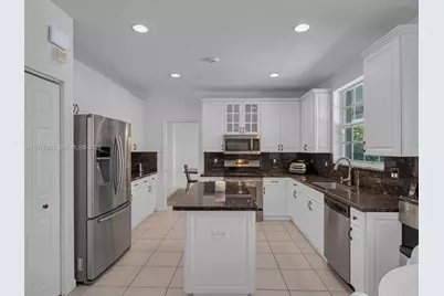 4400 Fox Ridge Dr, Weston, FL 33331 - Photo 16