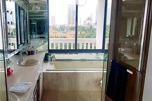 1000 W Island Blvd, Aventura, FL 33160 - Photo 20