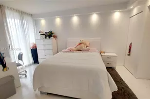 1000 W Island Blvd, Aventura, FL 33160 - Photo 14