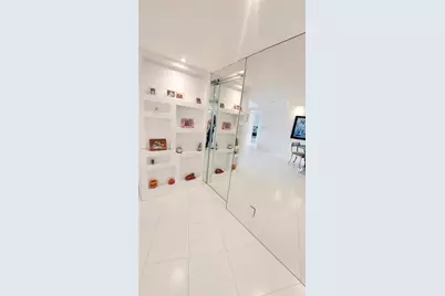 1000 W Island Blvd #508, Aventura, FL 33160 - Photo 16