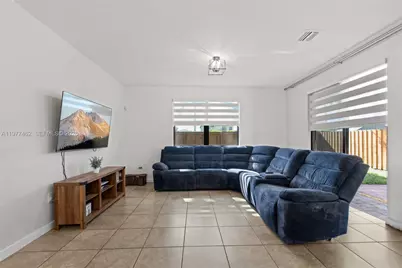 2380 NE 1st St, Homestead, FL 33033 - Photo 10