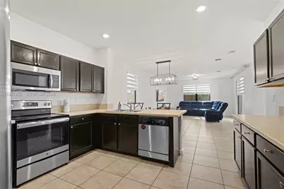 2380 NE 1st St, Homestead, FL 33033 - Photo 18