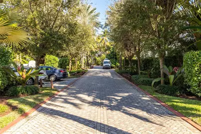 7800 Collins Ave #302, Miami Beach, FL 33141 - Photo 28