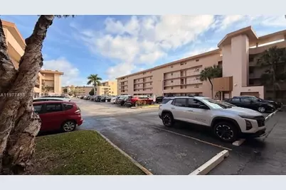 8895 Fontainebleau Blvd #111, Miami, FL 33172 - Photo 32
