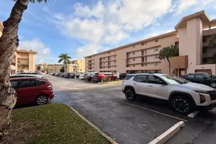 8895 Fontainebleau Blvd, Miami, FL 33172 - Photo 32