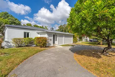 648 South Dr, Miami Springs, FL 33166 - Photo 2