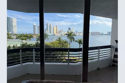 3600 Mystic Pointe Dr #615, Aventura, FL 33180 - Photo 4