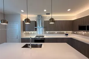 4900 NW 83rd Path, Doral, FL 33166 - Photo 4