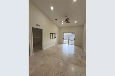 3227 NE 11th Dr #3227, Homestead, FL 33033 - Photo 4