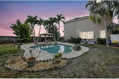 10614 SW 17th Pl, Davie, FL 33324 - Photo 2