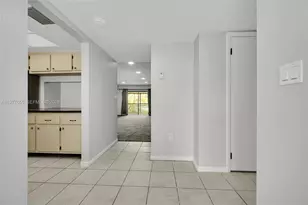 8600 NW 34th Pl, Sunrise, FL 33351 - Photo 12