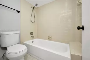 8600 NW 34th Pl, Sunrise, FL 33351 - Photo 20