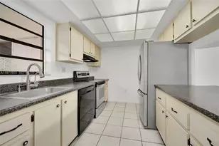 8600 NW 34th Pl, Sunrise, FL 33351 - Photo 8