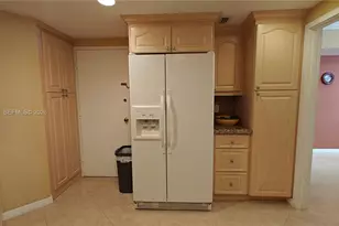 825 Brickell Bay Dr, Miami, FL 33131 - Photo 2