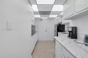 1000 West Ave, Miami Beach, FL 33139 - Photo 16