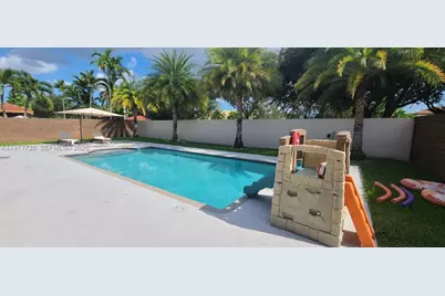 8826 NW 189th Ter, Hialeah, FL 33018 - Photo 34